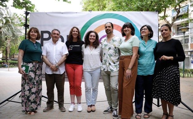 Nieto y Santiago con representantes malagueños de los seis partidos que conforman la coalición.