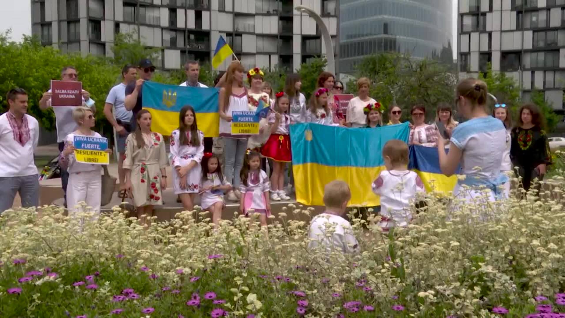Ucranianos marchan en Bilbao para conmemorar el Día de la 'Vyshyvanka' y reclaman apoyo