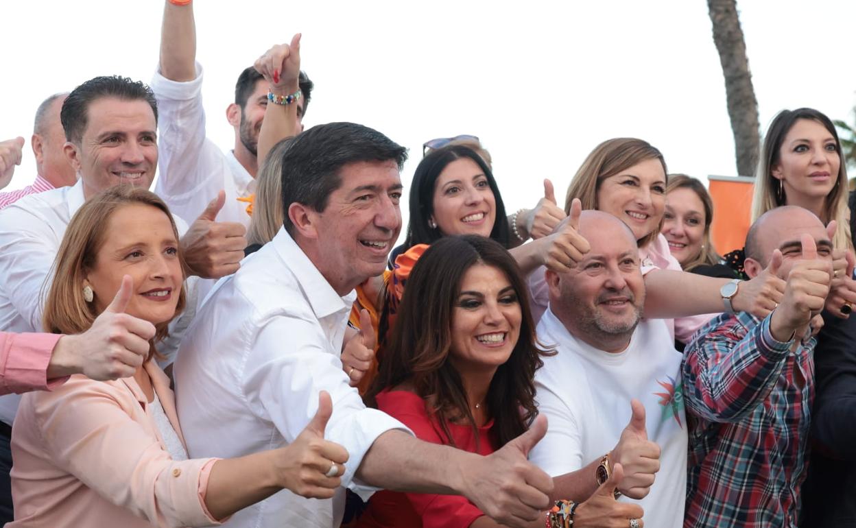 Juan Marín, Nuria Rodríguez y David Obadía, este martes junto al resto de la candidatura