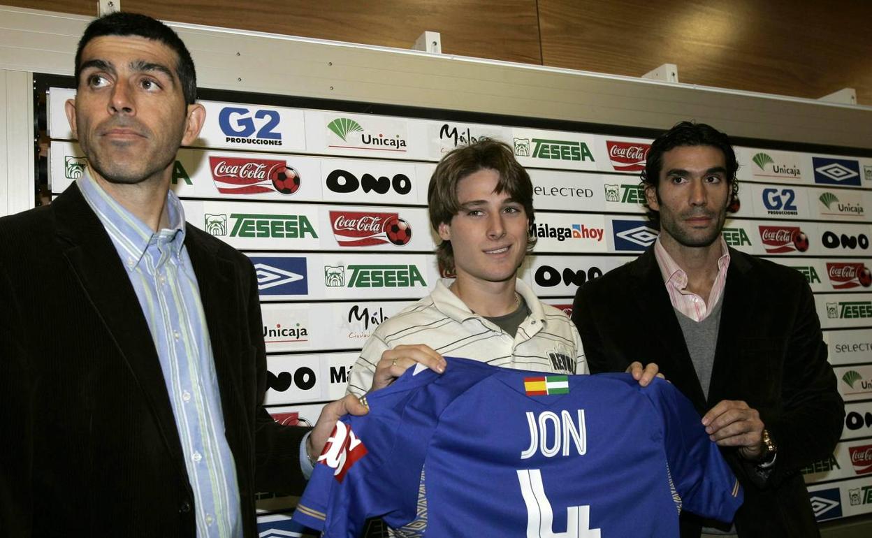 Muñiz y Fernando Sanz, en la presentación de Erice como único fichaje invernal en la temporada 2007-08.