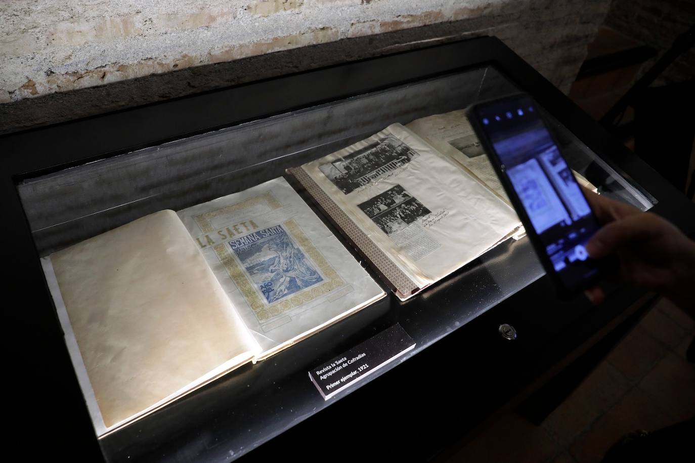 La última exposición por el centenario de la Agrupación de Cofradías podrá visitarse hasta finales de julio. 