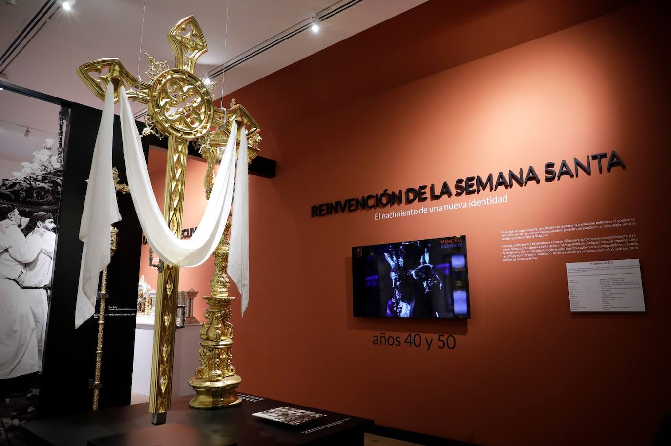 La última exposición por el centenario de la Agrupación de Cofradías podrá visitarse hasta finales de julio. 