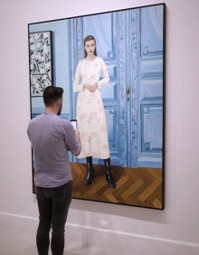 Imagen secundaria 2 - En la imagen superior, Ben Sledsens; las fotografías inferiores, detalles de la exposición del artista belga. 