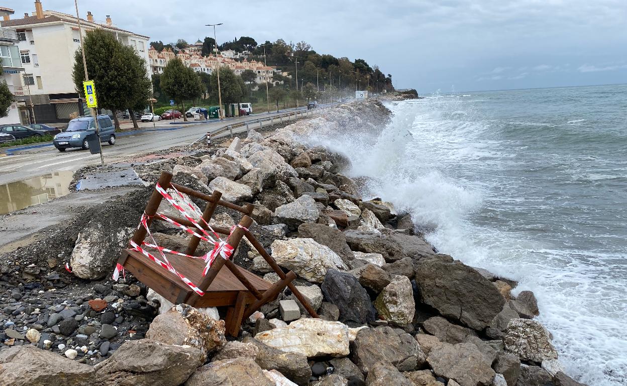 Imagen de la playa de Mezquitilla de Vélez durante el temporal del pasado mes de abril. 