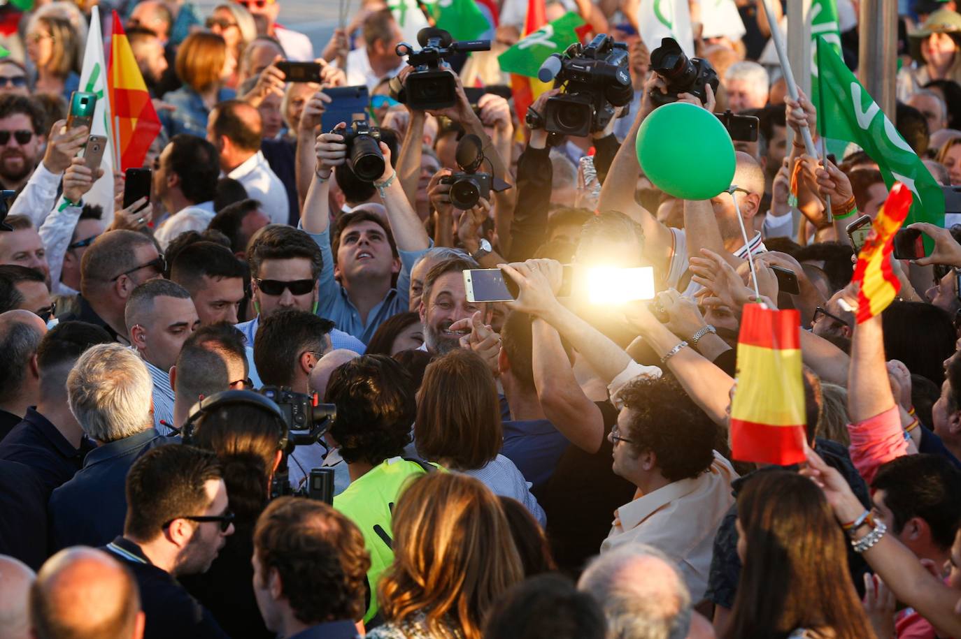 Vox congregó a sus simpatizantes en Muelle Uno. 