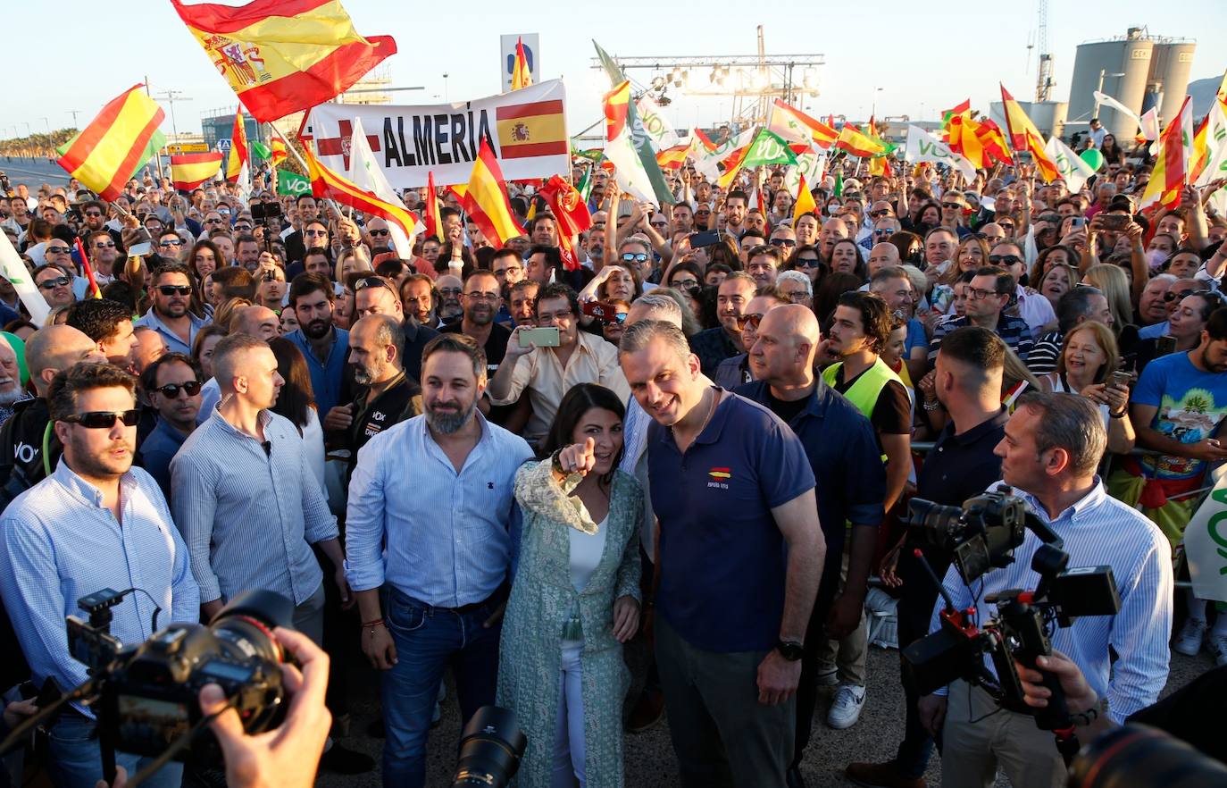 Vox congregó a sus simpatizantes en Muelle Uno. 