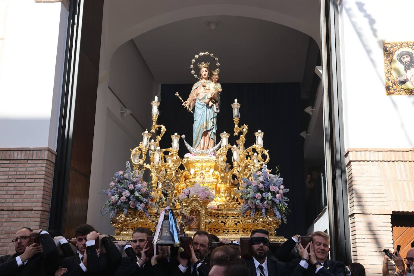 Procesión de María Auxiliadora por las calles de Málaga. 
