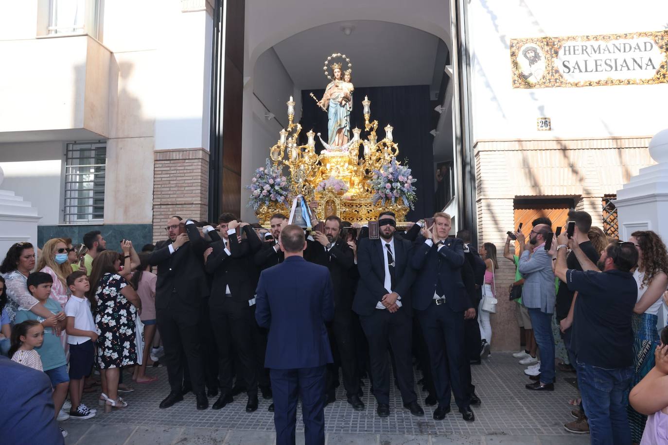 Procesión de María Auxiliadora por las calles de Málaga. 