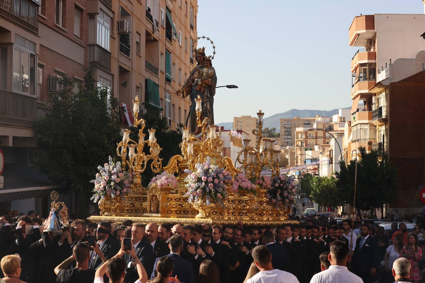 Procesión de María Auxiliadora por las calles de Málaga. 