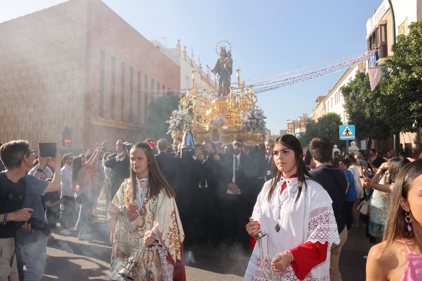 Procesión de María Auxiliadora por las calles de Málaga. 