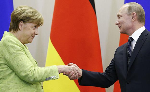 La canciller alemana, Angela Merkel, y el presidente ruso, Vladimir Putin, en 2017.