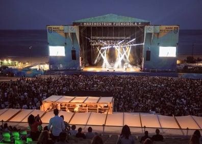 Imagen secundaria 1 - Arriba, María Pelae. Abajo, una vista del Marenostrum durante el Fulanita Fest y 