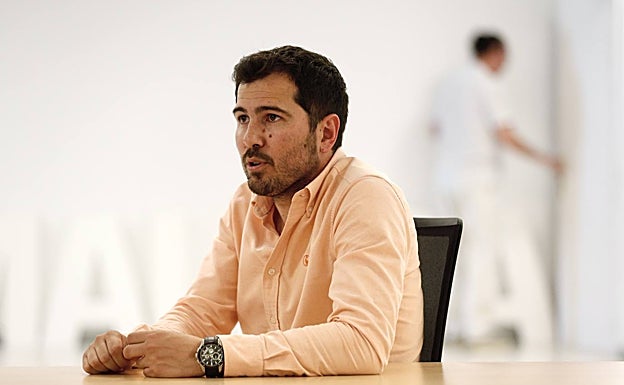 Abel Gomez, en un momento de la charla con SUR. 