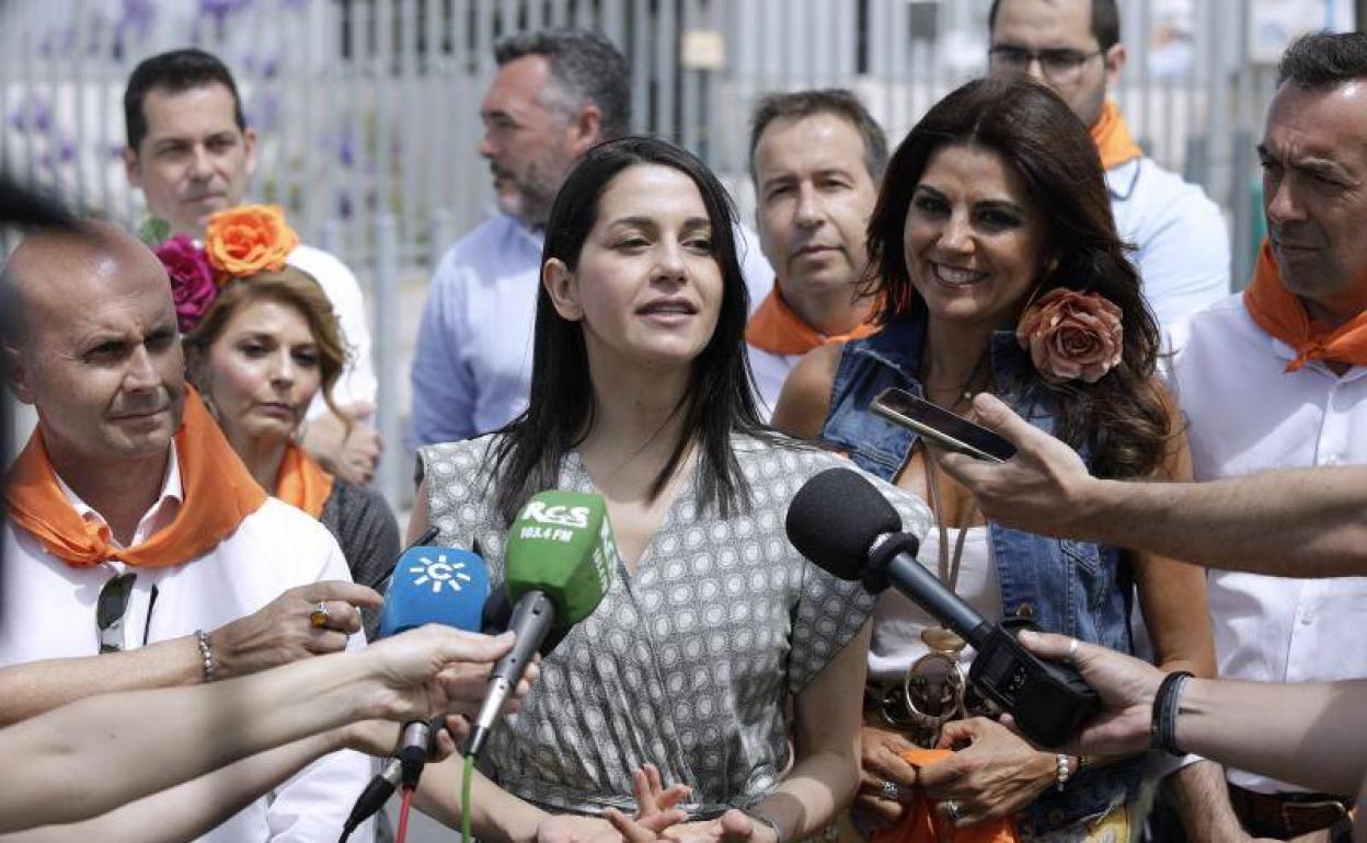 Inés Arrimadas: «Hacemos políticas sociales con corazón y económicas con la cabeza»