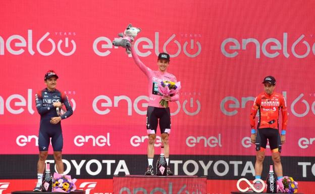 Landa vuelve al podio en el Giro que Hindley se lleva por primera vez