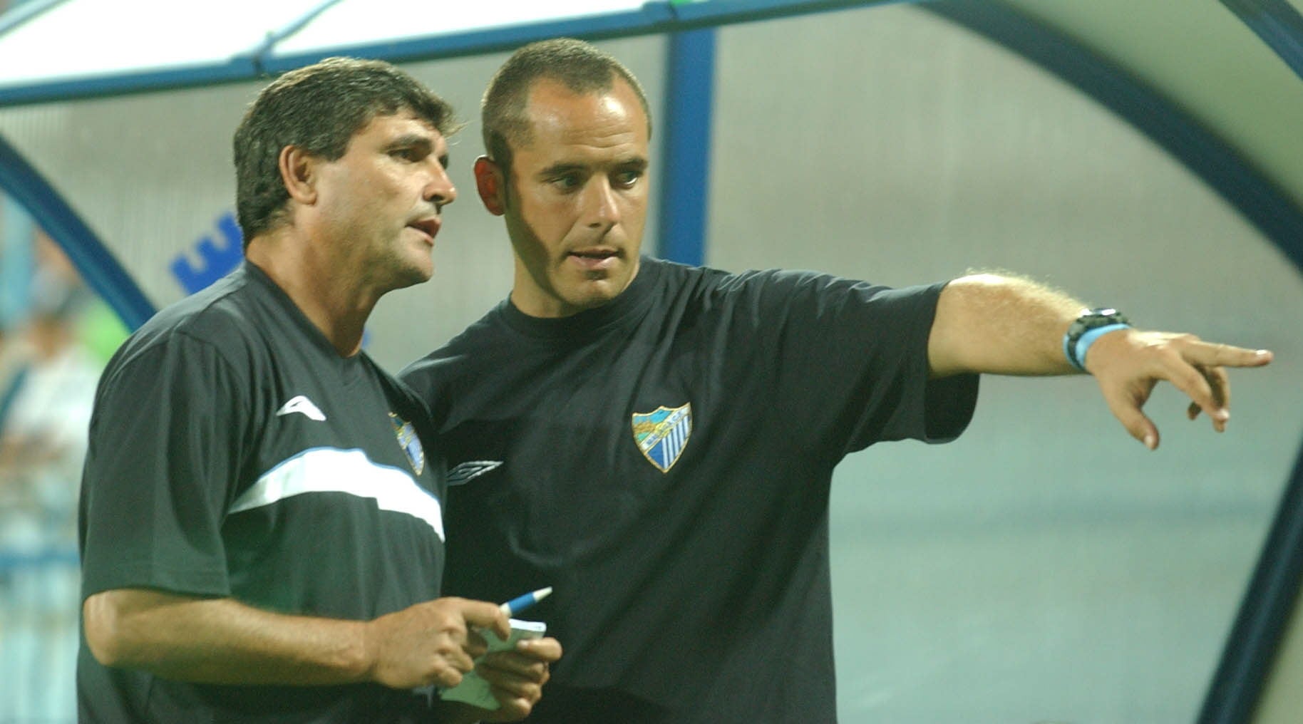 El pasado malaguista del preparador físico Marcos Álvarez, en fotos. El técnico que pretende traer de vuelta el club blanquiazul para sumarse al equipo de trabajo de Guede es un viejo conocido en La Rosaleda y dejó huella en su primera etapa en el Málaga junto a Juande Ramos y Muñiz en la temporada 03-04.