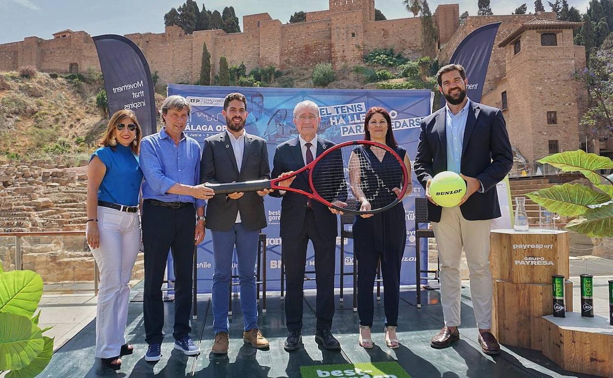 Gemma del Corral, Javier Soler, Omar El Founti, Francisco de la Torre, Noelia Losada y Borja Vivas, en la presentación. 