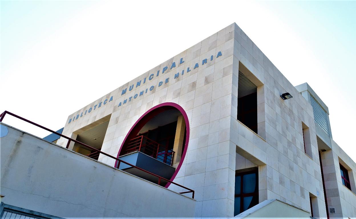 Exterior de la biblioteca rinconera. 