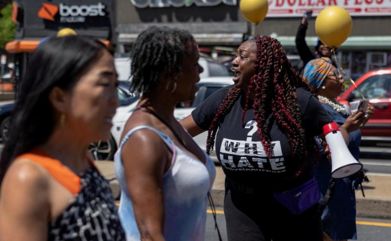 Imagen de una manifestación contra la violencia con armas este domingo en Filadelfia. 