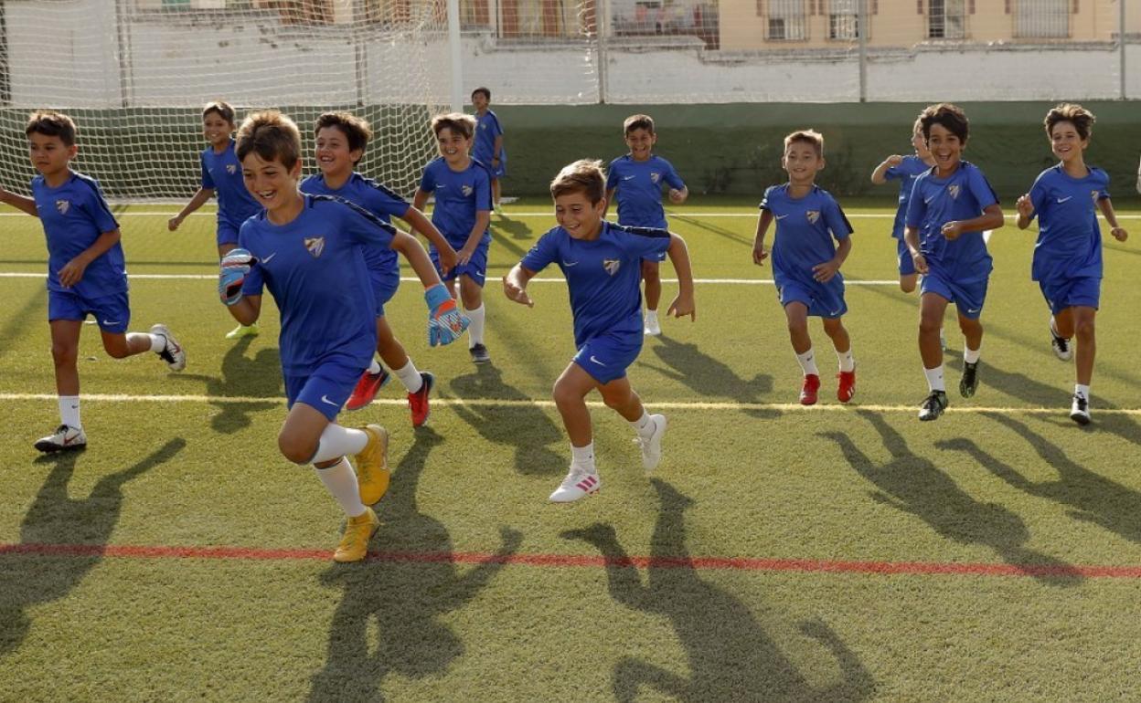 El Málaga presenta sus campus de verano en Torrox, Mollina y la capital