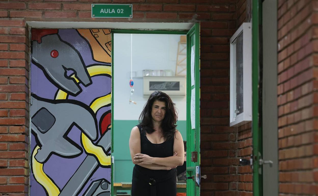 Carmen Máximo, en una de las aulas del IES Jesús Marín donde es profesora desde hace dos décadas. 