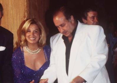 Imagen secundaria 1 - En la primera foto, con Naomi Campbell, en una fiesta en Marbella. En la segunda, con Jesús Gil en la inauguración de la discoteca marbellí y por último, con la princesa Magdalena de Suecia