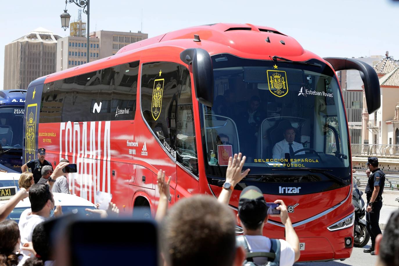 Ambiente en la llegada de la selección 