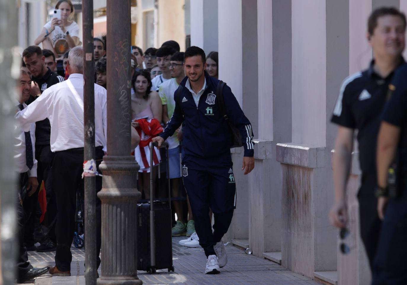 Ambiente en la llegada de la selección 