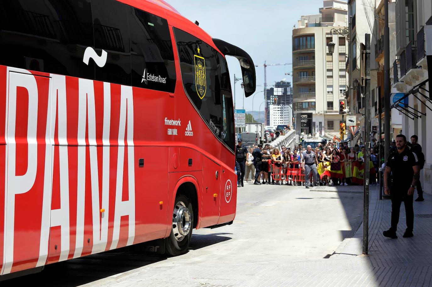 Ambiente en la llegada de la selección 