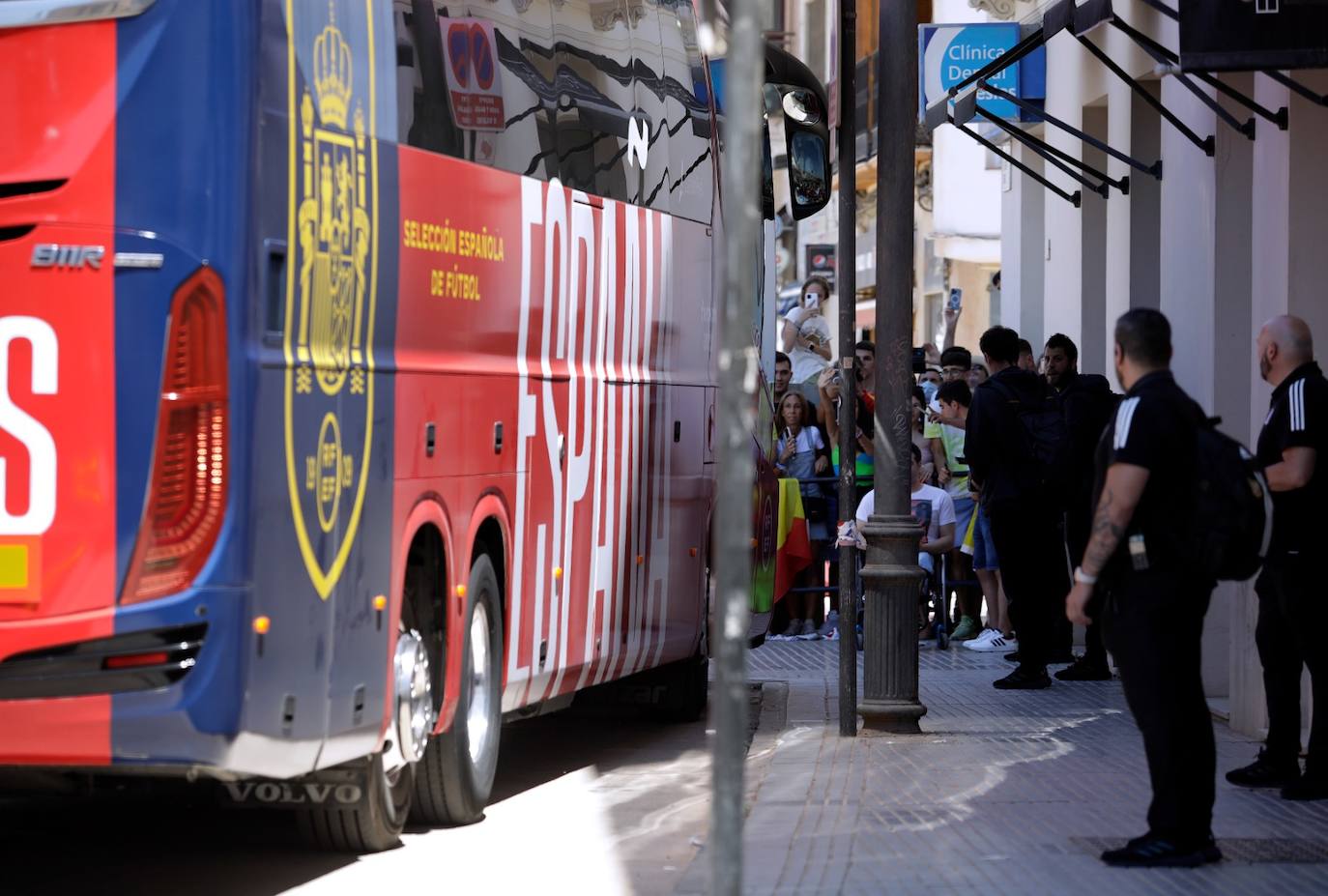 Ambiente en la llegada de la selección 