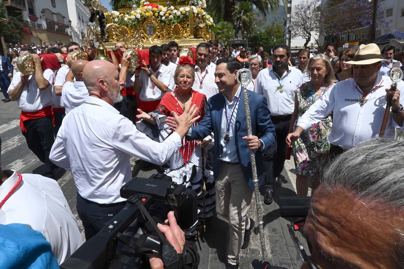 Procesión de San Bernabé por las calles de Marbella. 