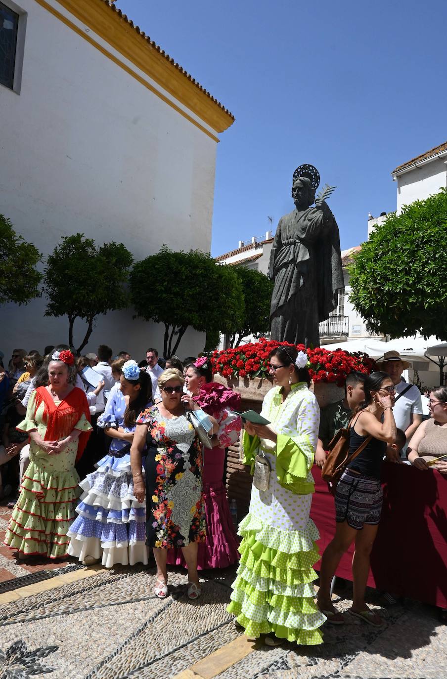 Procesión de San Bernabé por las calles de Marbella. 