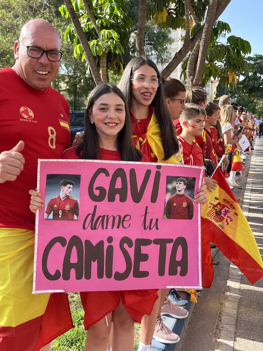 Gran ambiente en La Rosaleda para ver a la selección española de fútbol. 