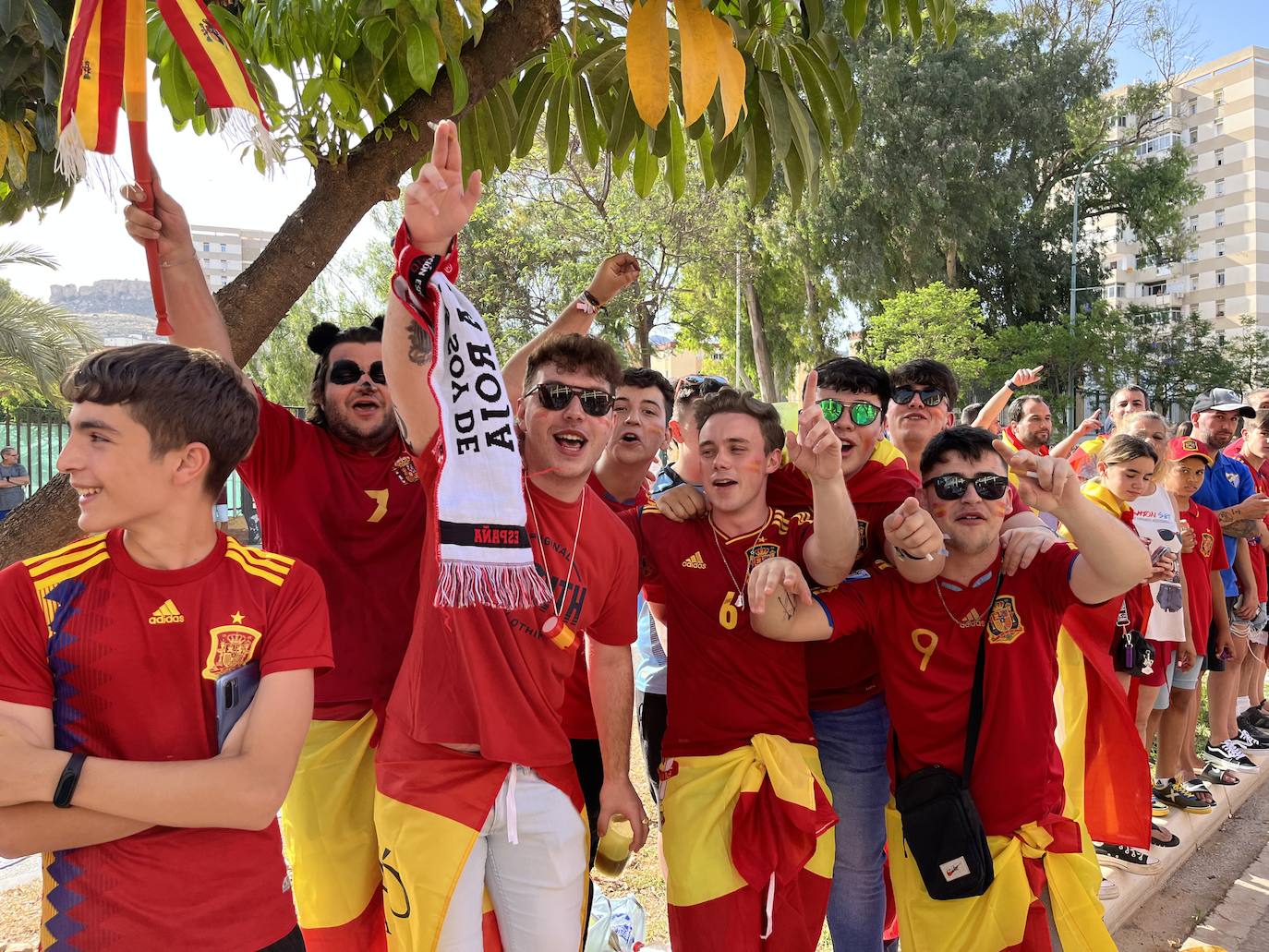 Gran ambiente en La Rosaleda para ver a la selección española de fútbol. 