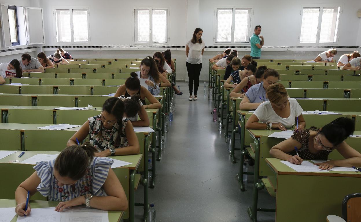 Un aula universitaria durante el examen de oposiciones a maestros de 2019. 