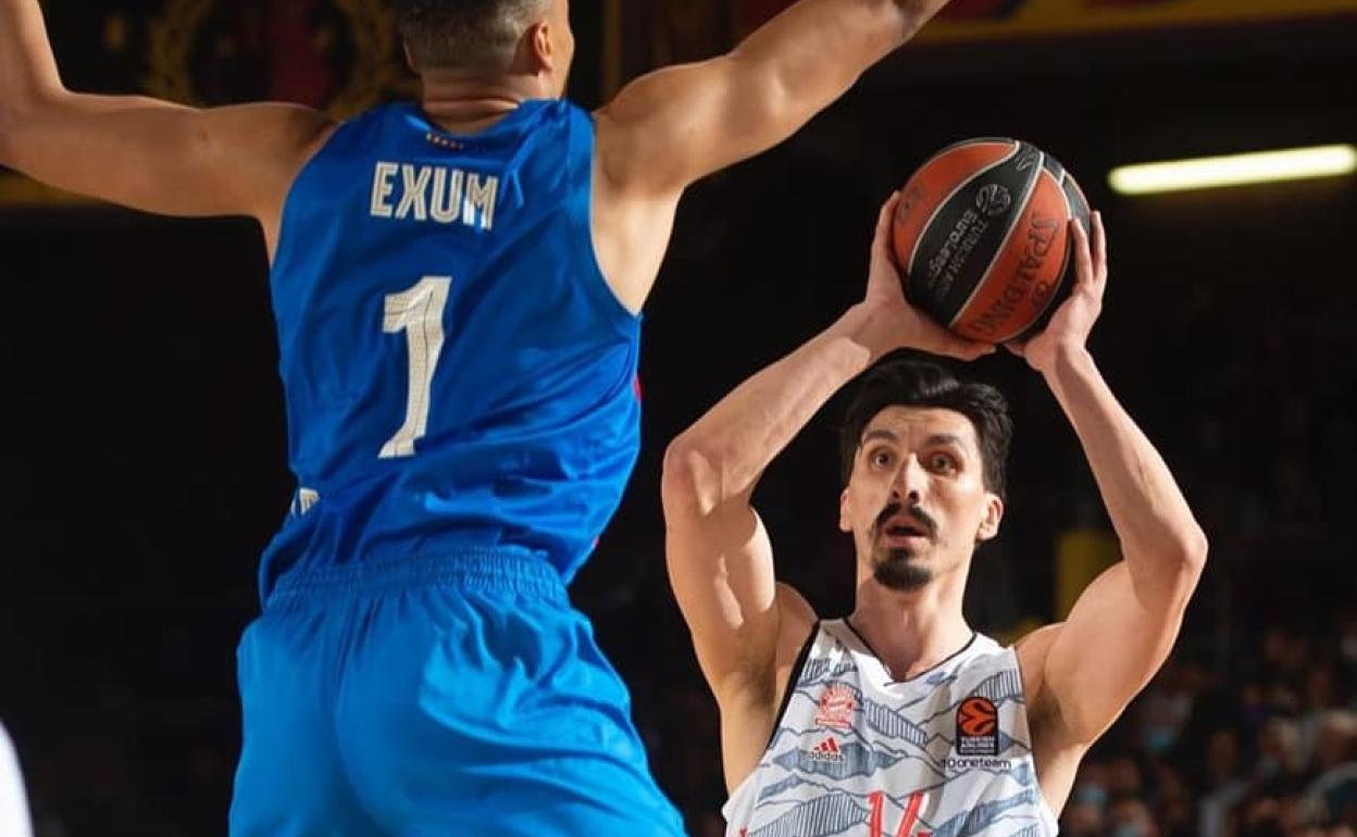 Djedovic, durante el 'play-off' de la Euroliga ante el Barcelona. 