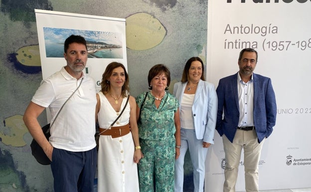 Imagen principal - En la primera imagen, Ricardo Gutiérrez, Rosa Sanz, Teresa Alba, María de la Maza y Antonio González, en el Museo Thyssen. En la segunda, Carolina Pallarés, Gonzalo Bernardos, Mehrdad Bonakdar, Javier González de Lara e Isabel Pascual, durante la presentación del evento. En la última, Pablo López y Shujat Sarwar.