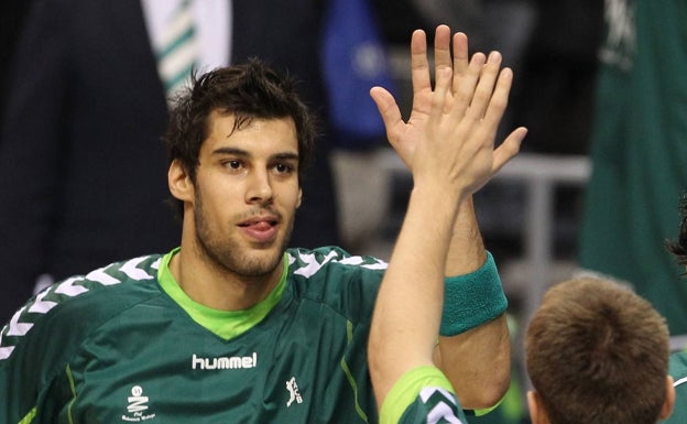 Printezis, en una presentación de jugadores antes de un partido con el Unicaja. 