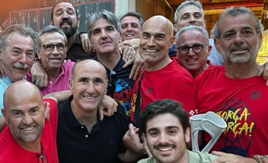 El grupo de malagueños, este domingo junto a la Catedral de Colonia. 