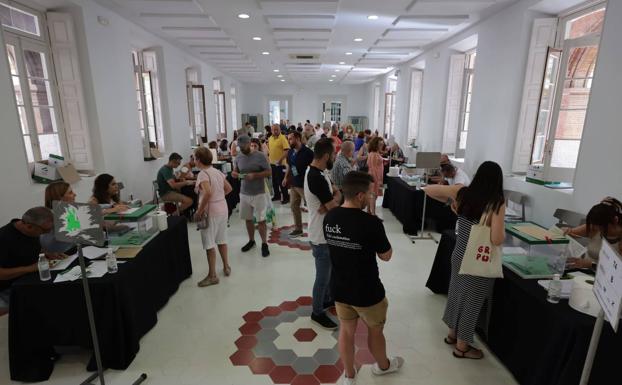 Un colegio en la jornada electoral de hoy 