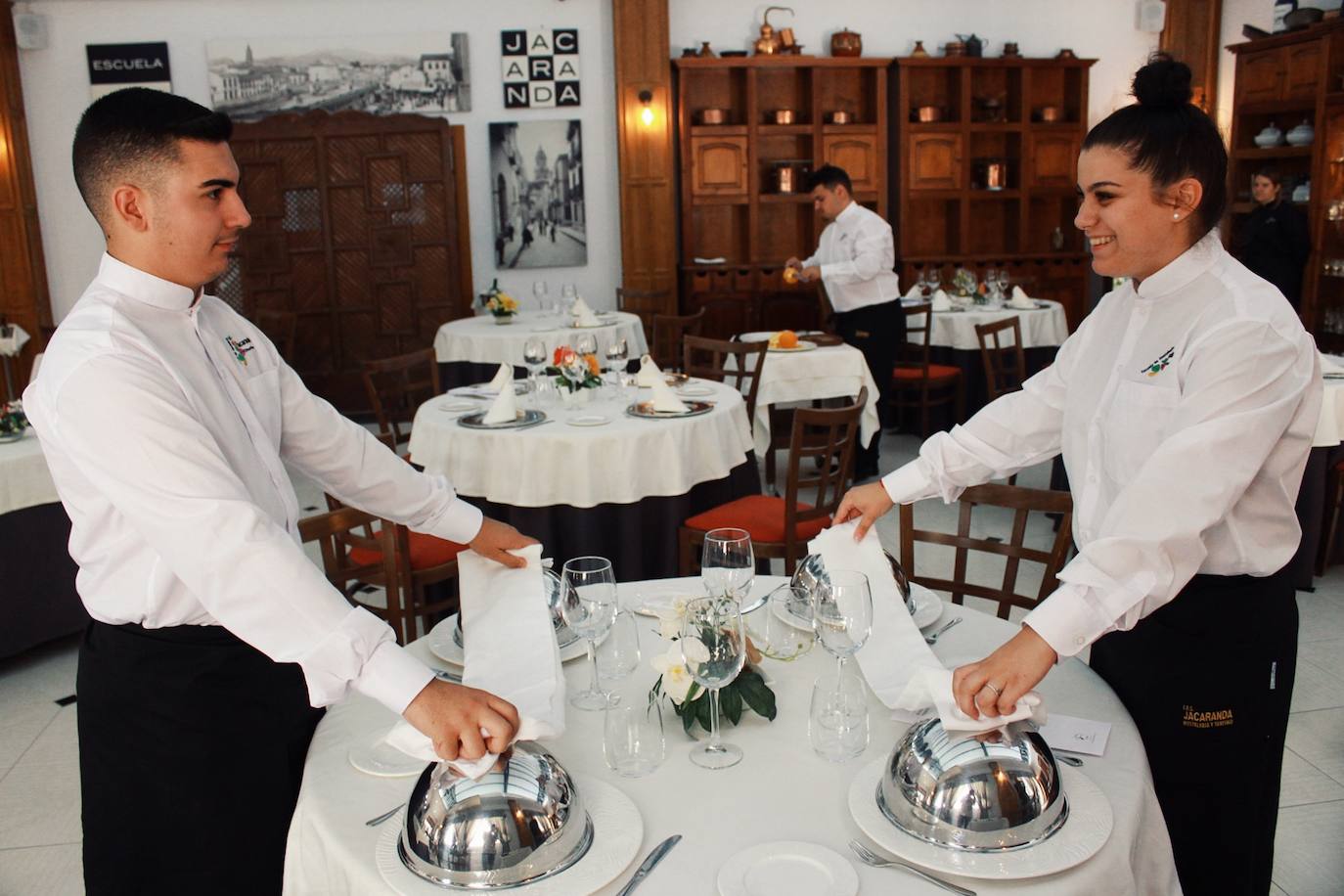 Alumnos de Restauración en el Jacaranda