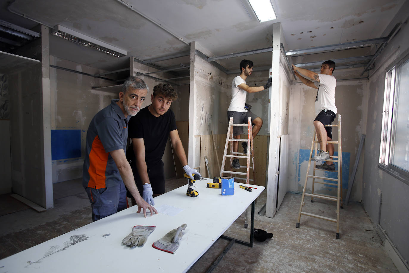 Alumnos de Restauración en el Jacaranda