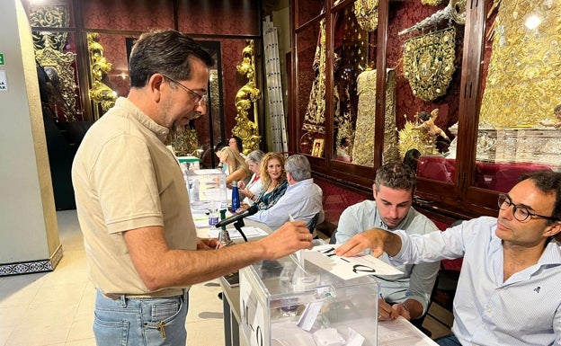 Cabildo de elecciones de la Esperanza celebrado este sábado en la casa hermandad de la archicofradía. 
