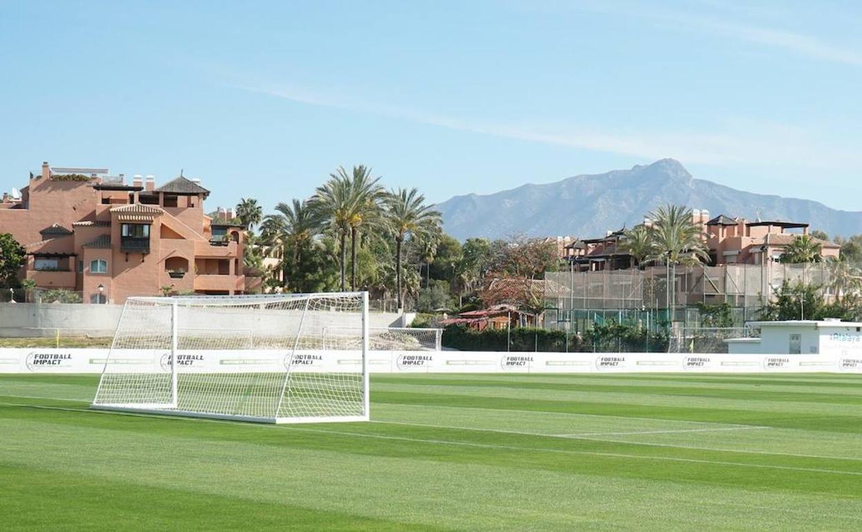 Vista del terreno de juego del campo del hotel Sol atalaya Park de Estepona. 