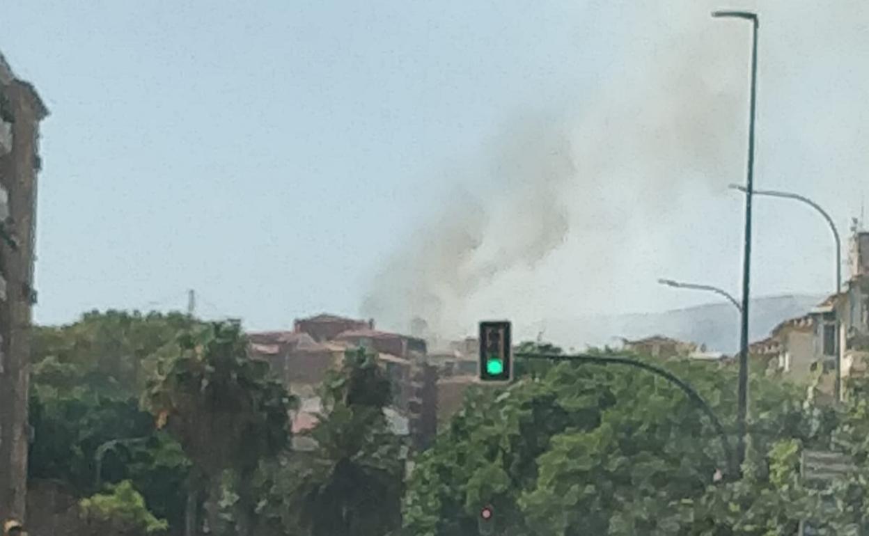 Imágenes del incendio desde otra zona de Málaga. 