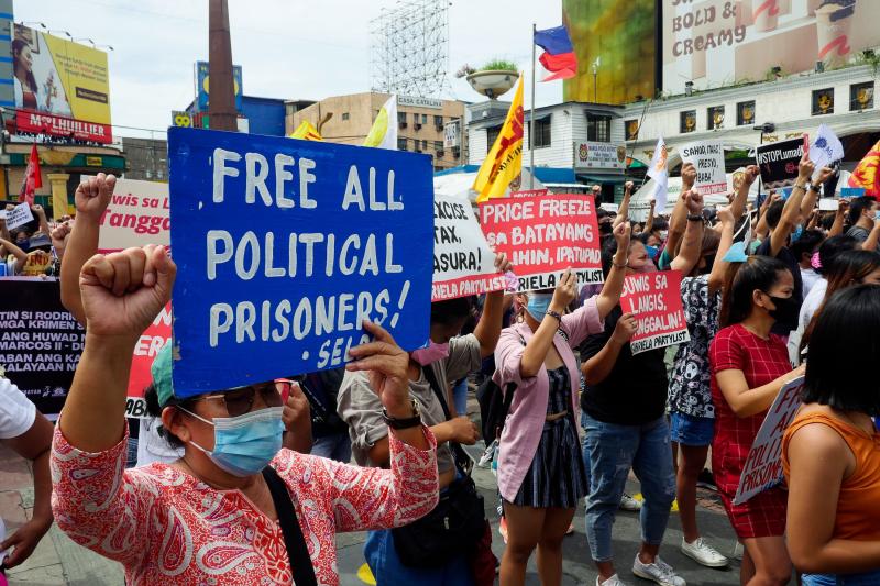 Una manifestación recorre Manila durante la investidura para recordar los crímenes de la dictadura 