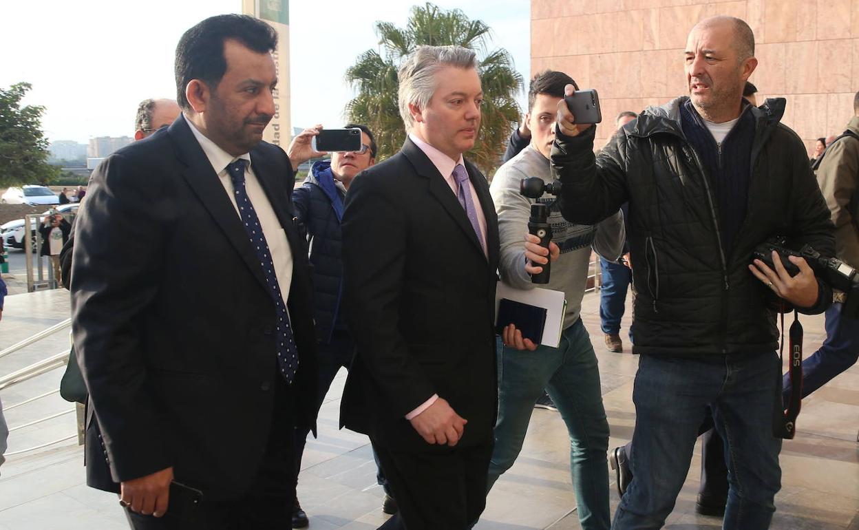 Al-Thani, a la izquierda, en la Ciudad de la Justicia. 