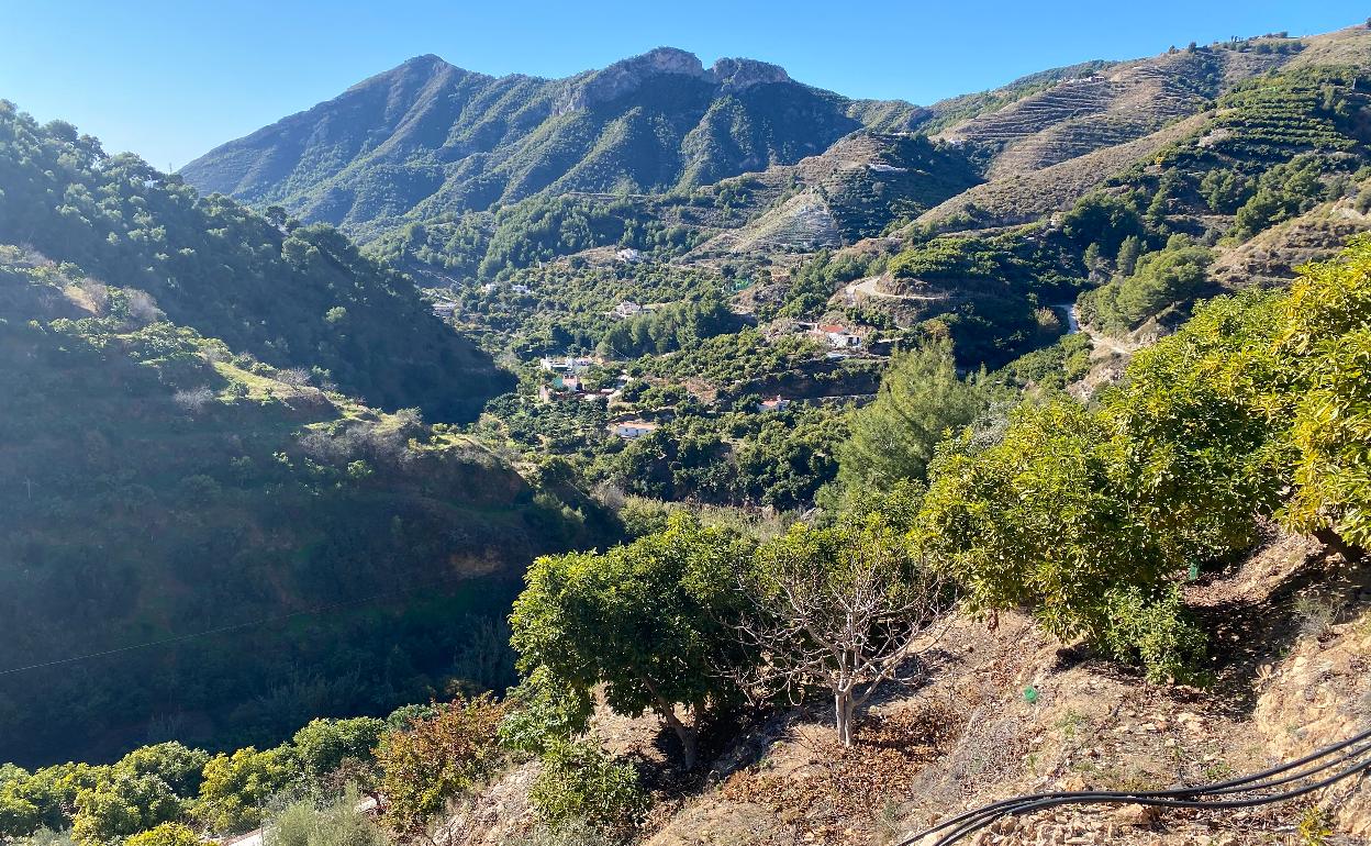 Nerja aprueba un proyecto privado para instalar 13 cabañas turísticas en el paraje del río de la Miel