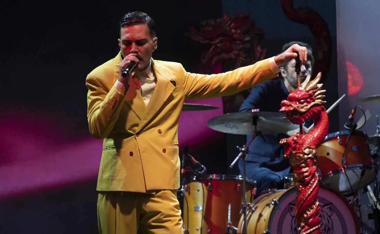 Alberto Jiménez, vocalista de Miss Caffeina, en un momento del concierto en Brisa. 