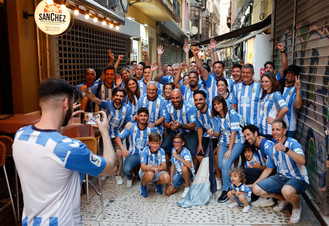 El Málaga desveló la que será la camiseta de su primera equipación 